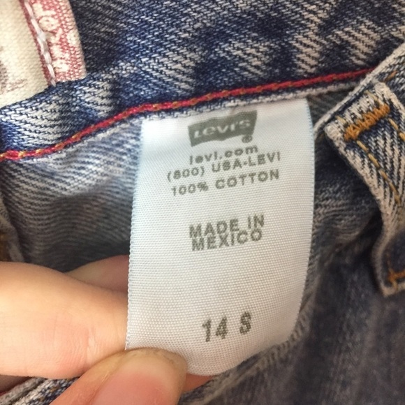 [Levi’s] Women’s High Rise Light Wash Mom Jeans - Picture 4 of 8